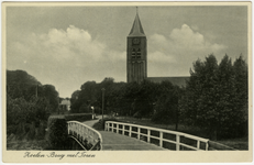 1243 Een prentbriefkaart van de brug over de Linge in Zoelen, met op de achtergrond de Nederlands-hervormde Sint-Stefanuskerk