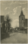 1253 Een prentbriefkaart van de Kerkstraat met de Nederlands-hervormde kerk in Tricht