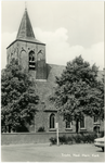 1254 Een prentbriefkaart van de Kerkstraat met de Nederlands-hervormde kerk in Tricht