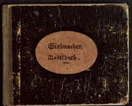 7666 Kaft bruinzwart met een linnen rug, op de voorkant kaft een ovaal plaatje met daarop Siebmacher Modelbuch 1604. ...
