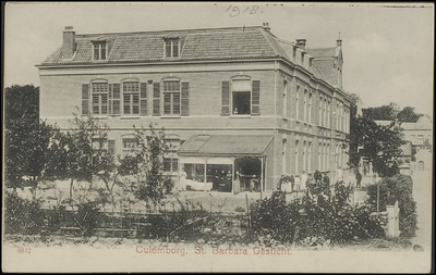 14 Het RK Barbaragesticht. Een van de twee ziekenhuizen in Culemborg. Het Barbara lag aan de Elisabethdreef. In 1975 ...