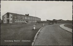 31 In 1959 werd aan de Prins Bernhardlaan het nieuwe Beatrixziekenhuis geopend. Het oude ziekenhuis aan de Dr. ...