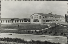 32 In 1959 werd aan de Prins Bernhardlaan het nieuwe Beatrixziekenhuis geopend. Het oude ziekenhuis aan de Dr. ...