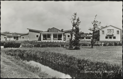 33 In 1959 werd aan de Prins Bernhardlaan het nieuwe Beatrixziekenhuis geopend. Het oude ziekenhuis aan de Dr. ...