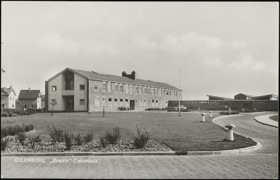 34 In 1959 werd aan de Prins Bernhardlaan het nieuwe Beatrixziekenhuis geopend. Het oude ziekenhuis aan de Dr. ...