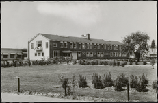 36 In 1959 werd aan de Prins Bernhardlaan het nieuwe Beatrixziekenhuis geopend. Het oude ziekenhuis aan de Dr. ...