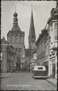 46 De Binnenpoort of Lanxmeerpoort uit 1318 is de enig overgebleven stadspoort. Toen de aangrenzende nederzetting ...