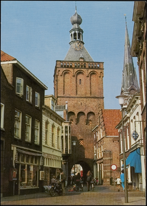 54 De Binnenpoort of Lanxmeerpoort uit 1318 is de enig overgebleven stadspoort. Toen de aangrenzende nederzetting ...