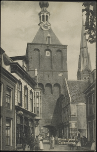 61 De Binnenpoort of Lanxmeerpoort uit 1318 is de enig overgebleven stadspoort. Toen de aangrenzende nederzetting ...