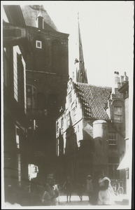 63 De Binnenpoort of Lanxmeerpoort uit 1318 is de enig overgebleven stadspoort. Toen de aangrenzende nederzetting ...