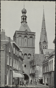 64 De Binnenpoort of Lanxmeerpoort uit 1318 is de enig overgebleven stadspoort. Toen de aangrenzende nederzetting ...