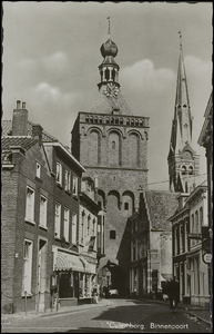 67 De Binnenpoort of Lanxmeerpoort uit 1318 is de enig overgebleven stadspoort. Toen de aangrenzende nederzetting ...