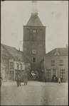 76 De Binnenpoort of Lanxmeerpoort (doorgang naar de Markt) uit 1318 is de enig overgebleven stadspoort. Toen de ...