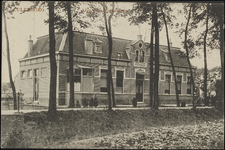 203 Het in 1906 gebouwde Algemene ziekenhuis aan de Paardengracht. Later werd dit stuk singel vernoemd naar de eerste ...
