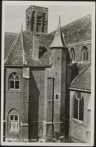 217 Grote of Barbarakerk. Gotische kruisbasiliek uit de 14e eeuw, in 1654 afgebrand en weer herbouwd. In 1963 grondig ...