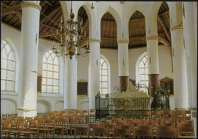 235 Kleur. Gotische kruisbasiliek uit de 14e eeuw, in 1654 afgebrand en weer herbouwd. In 1963 grondig gerestaureerd.