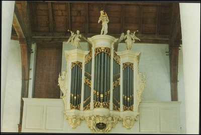 255 Orgel van de Grote of Barbarakerk. Gotische kruisbasiliek uit de 14e eeuw, in 1654 afgebrand en weer herbouwd. In ...