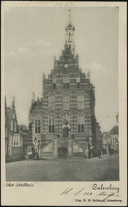 368 Stadhuis in laatgotische stijl gebouwd in 1539 naar ontwerp van Rombout Keldermans.