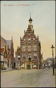384 Ingekleurd. Stadhuis in laatgotische stijl gebouwd in 1539 naar ontwerp van Rombout Keldermans.