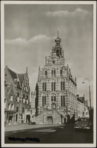 395 Stadhuis in laatgotische stijl gebouwd in 1539 naar ontwerp van Rombout Keldermans.