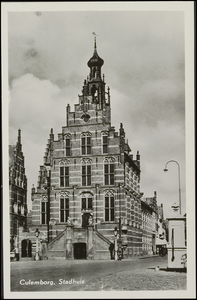 397 Stadhuis in laatgotische stijl gebouwd in 1539 naar ontwerp van Rombout Keldermans.