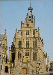 404 Kleur. Stadhuis in laatgotische stijl gebouwd in 1539 naar ontwerp van Rombout Keldermans.