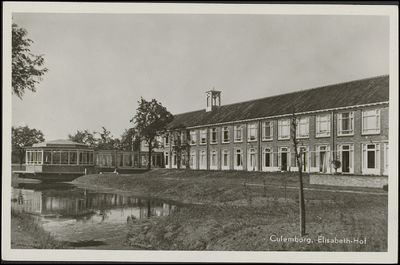 497 Het Bejaardenhuis 'Elisabethhof'. Dit gebouw werd op initiatief van de protectoren van het Eilisabeth Weeshuis ...