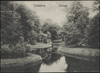 531 Stadspark 'De Plantage' in 1980 ontworpen door vader en zoon Zocher in Engelse landschapstijl.