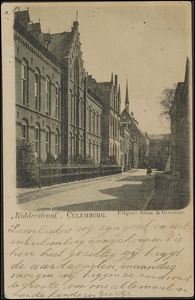 593 Ridderstraat met rechts de Mariakroon. De Mariakroon werd eind 19de eeuw gebouwd en was een pensionaat voor ...