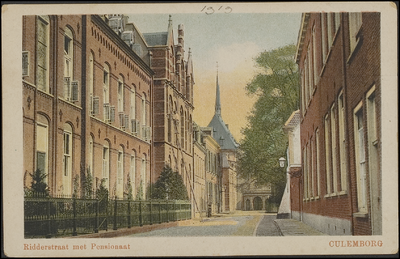 596 Ingekleurd Ridderstraat met rechts de Mariakroon en aan het eind van de straat het Seminarie. De Mariakroon werd ...