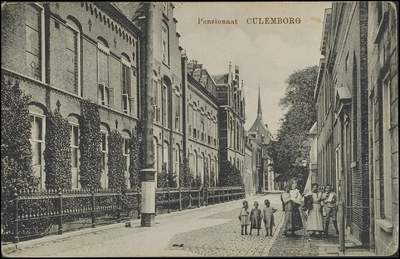 599 Ridderstraat met de Mariakroon. De Mariakroon werd eind 19de eeuw gebouwd en was een pensionaat voor welgestelde ...