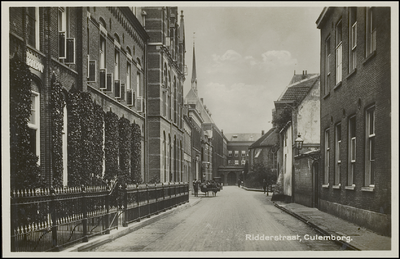 616 Ridderstraat met de Mariakroon en aan het eind van de straat het Seminarie. De Mariakroon werd eind 19de eeuw ...