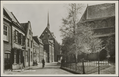 621 Ridderstraat met rechts de Grote of St Barbarakerk en in het midden het Seminarie.