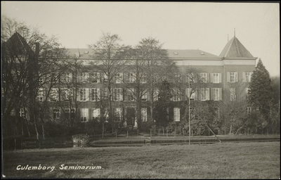 668 Het klein Seminarie werd tussen 1857 en 1899 gebouwd en was een opleidingsinstituut voor priesters van de ...