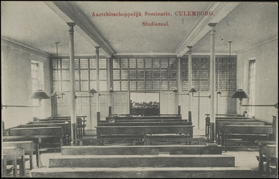 689 Leslokaal van het klein Seminarie. Het klein Seminarie werd tussen 1857 en 1899 gebouwd en was een ...