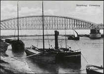 785 Oude Spoorbrug gebouwd tussen 1863 en 1868. De hoofdoverspanning is 154 meter samen met de aanbruggen toen de ...