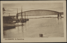 831 Oude Spoorbrug gebouwd tussen 1863 en 1868. De hoofdoverspanning is 154 meter samen met de aanbruggen toen de ...