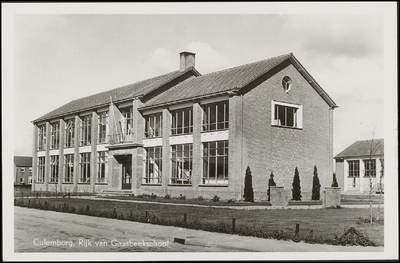 885 Rijk van Gaasbeekschool geopend op 15 december 1956.