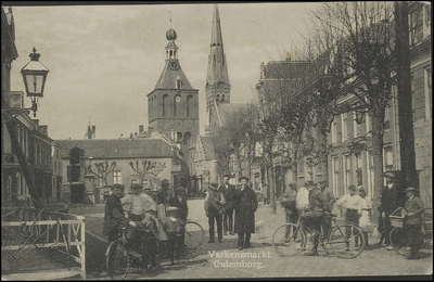 960 Varkensmarkt met Binnenpoort en Toren van de RK Barbarakerk.