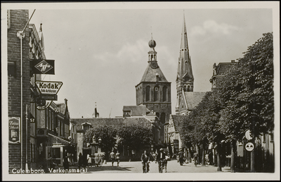 962 Varkensmarkt met Binnenpoort en Toren van de RK Barbarakerk.