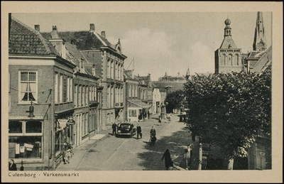 964 Varkensmarkt met Binnenpoort en Toren van de RK Barbarakerk.