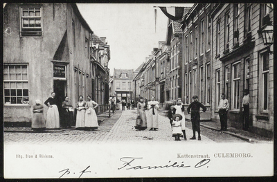 1561 Kattenstraat vanaf de hoek met de Achterstraat.