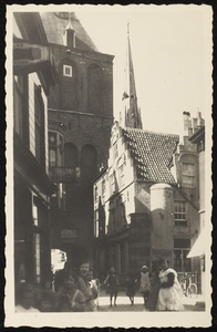 1646 De Binnenpoort of Lanxmeerpoort uit 1318 is de enig overgebleven stadspoort. Toen de aangrenzende nederzetting ...