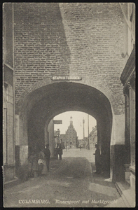 1684 De Binnenpoort of Lanxmeerpoort uit 1318 is de enig overgebleven stadspoort. Toen de aangrenzende nederzetting ...