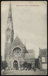 1697 De neogotische RK kerk ontworpen door PJ van Genk. In december 1886 werd de kerk ingewijd. Het gebouw verving de ...