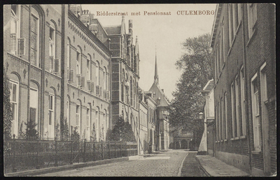 1737 Ridderstraat met links het pensionaat de Mariakroon en aan het eind van de straat de toren van de kapel van het ...