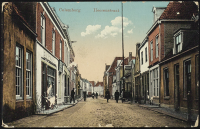 1754 Herenstraat richting de Achterstraat met links Café 'de Bierkuil' nu Taxibedrijf 'de Jong'.