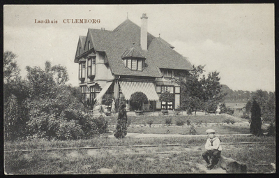 1781 Villa uit 1908 van architect Th. Ausems gebouwd in opdracht van de rentmeester van de kroondomeinen. Op de ...