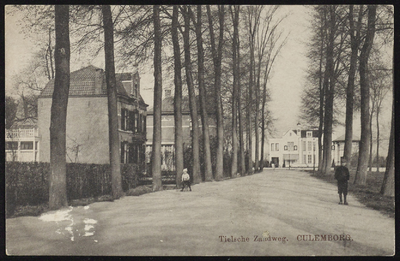 1820 De naam Tielsche Zandweg is in 1928 veranderd in Eliabethdreef. Foto is genomen riching Casa Blanca.