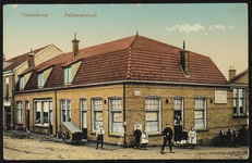 1845 Hoek Julianastraat (nu Lekdijkstraat). Het Cafe Billard verkoopt Bier en limonades.